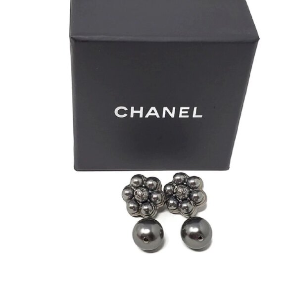 100% Authentic CHANEL Dark Grey CC Pearl Stud Earrings 370-082825 - Picture 1 of 11